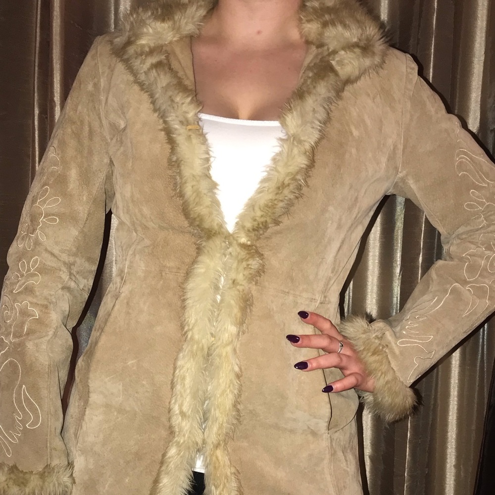 Tan / Beige coat with fur edges 🧥